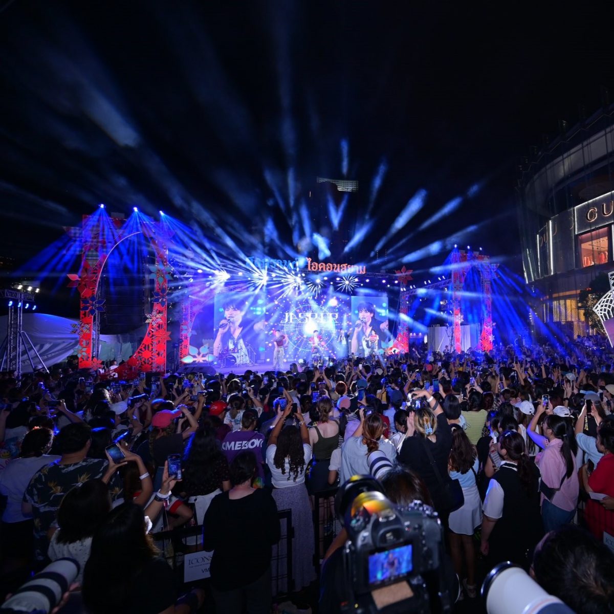 Your 1-Day Plan for an Iconic Songkran at ICONSIAM